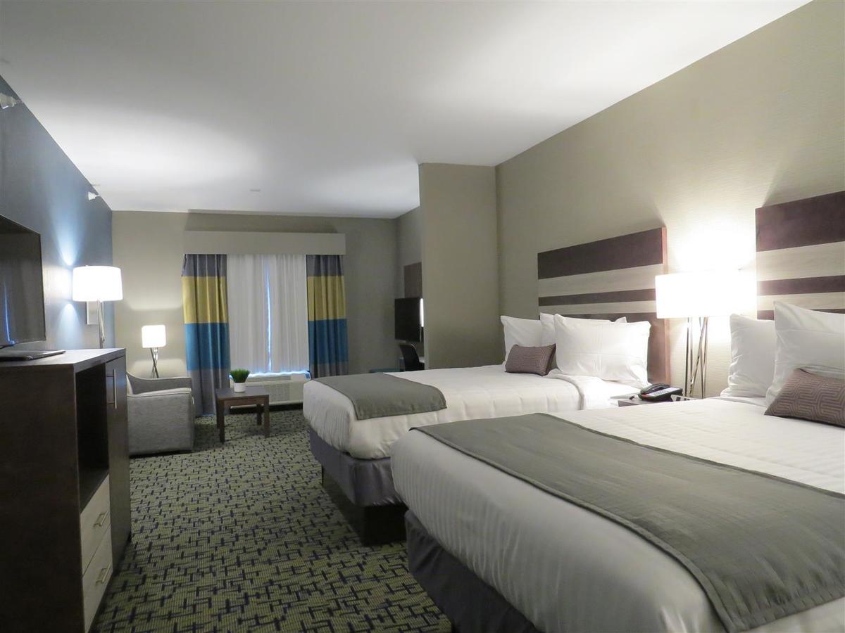 Best Western Plus Erie Inn & Suites Room photo